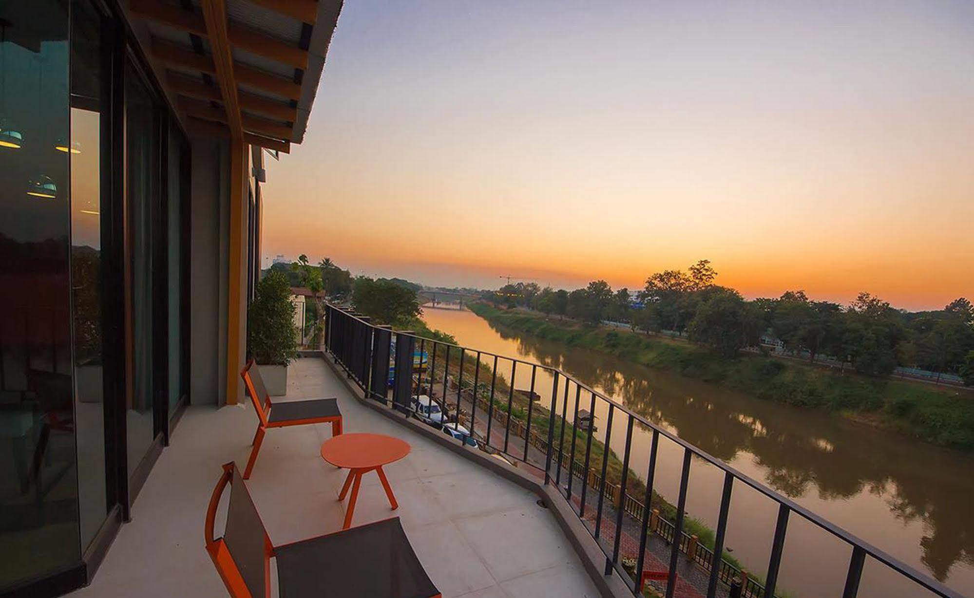 Dragon River Avenue Phitsanulok Exterior photo